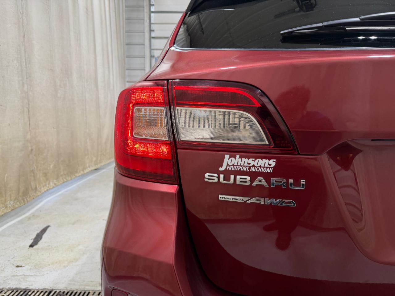 Subaru Outback 4dr Wgn 2.5i Premium PZEV 2015
