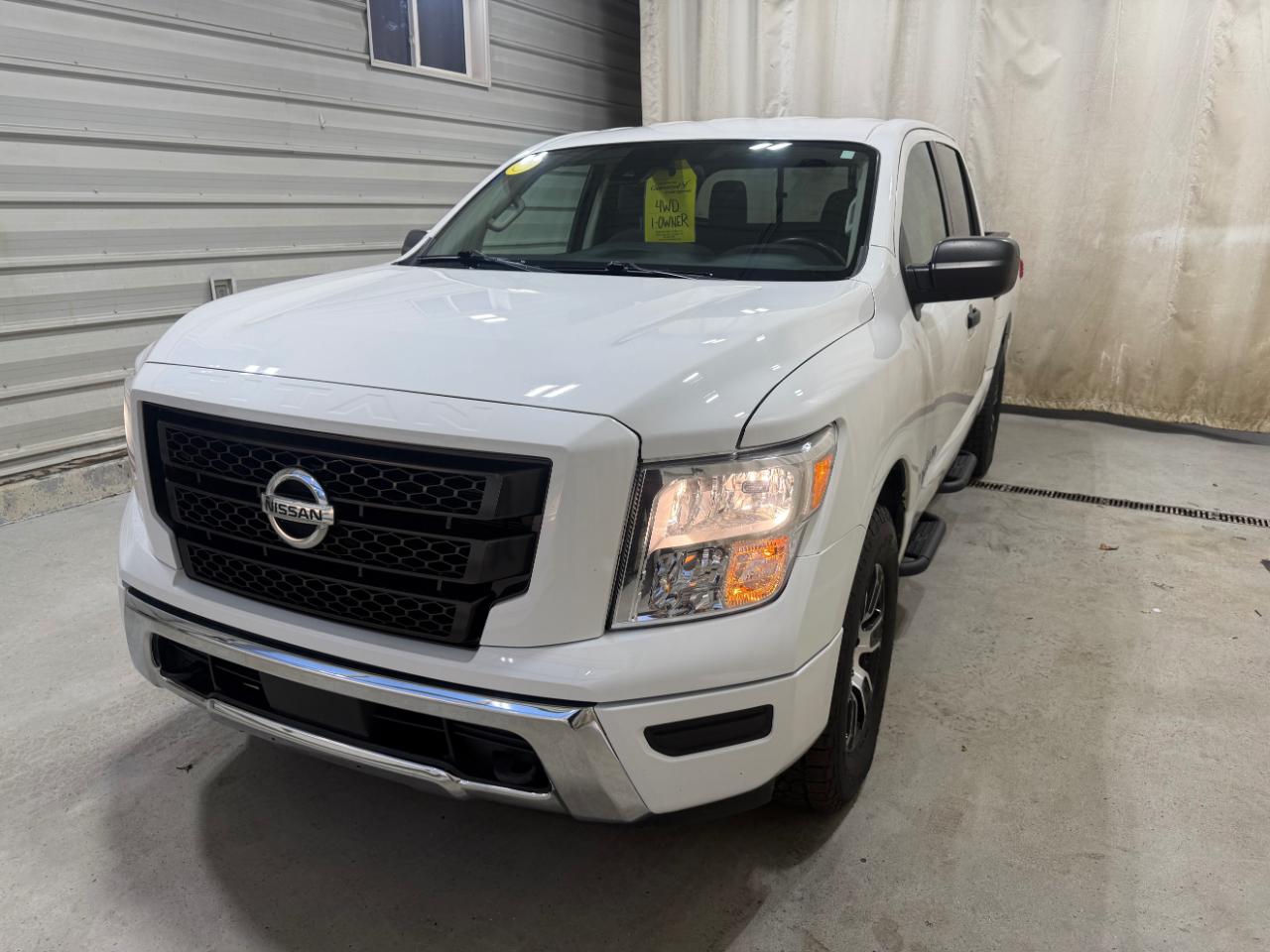Nissan Titan 4x4 Crew Cab SV 2022