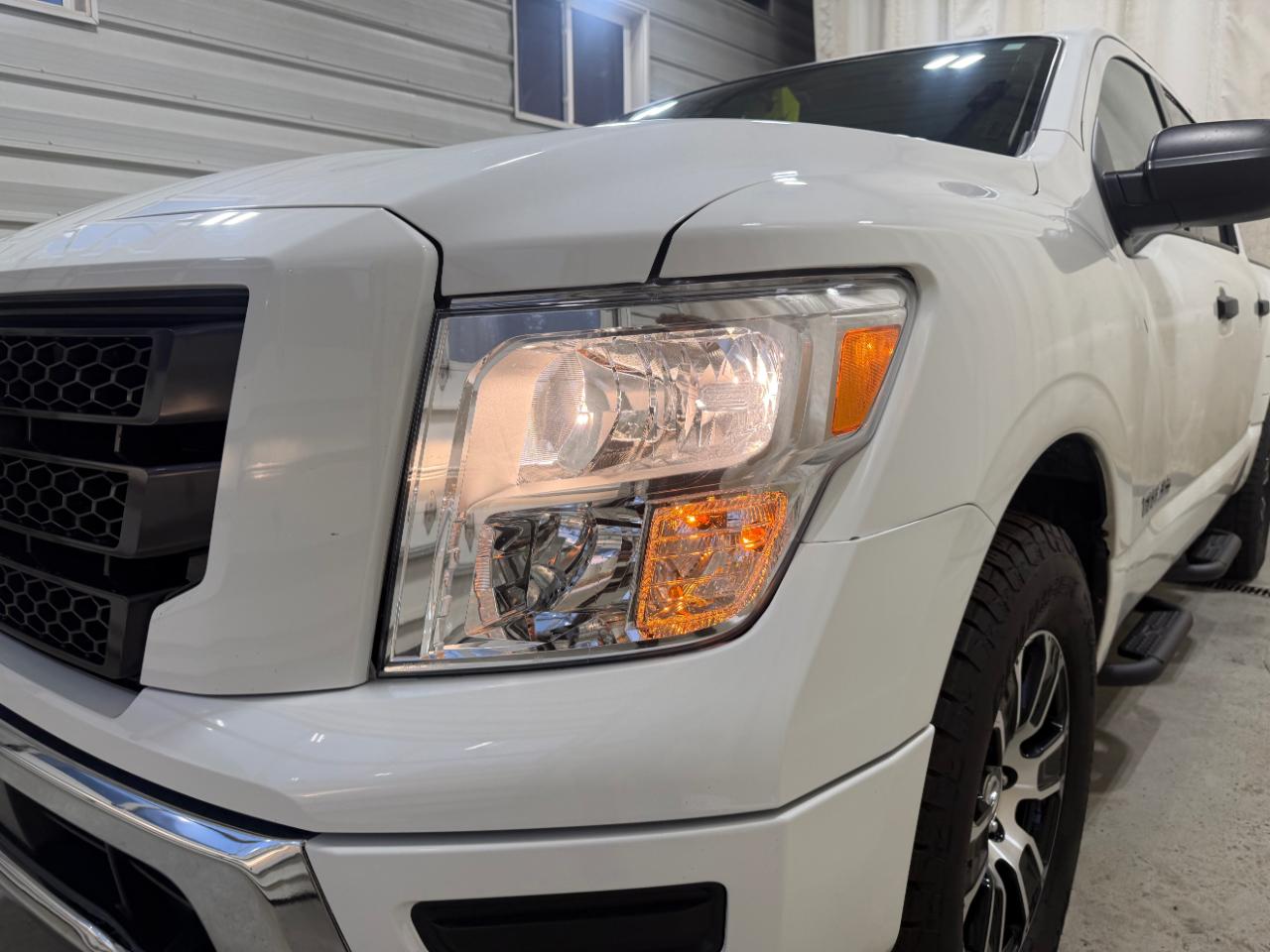 Nissan Titan 4x4 Crew Cab SV 2022