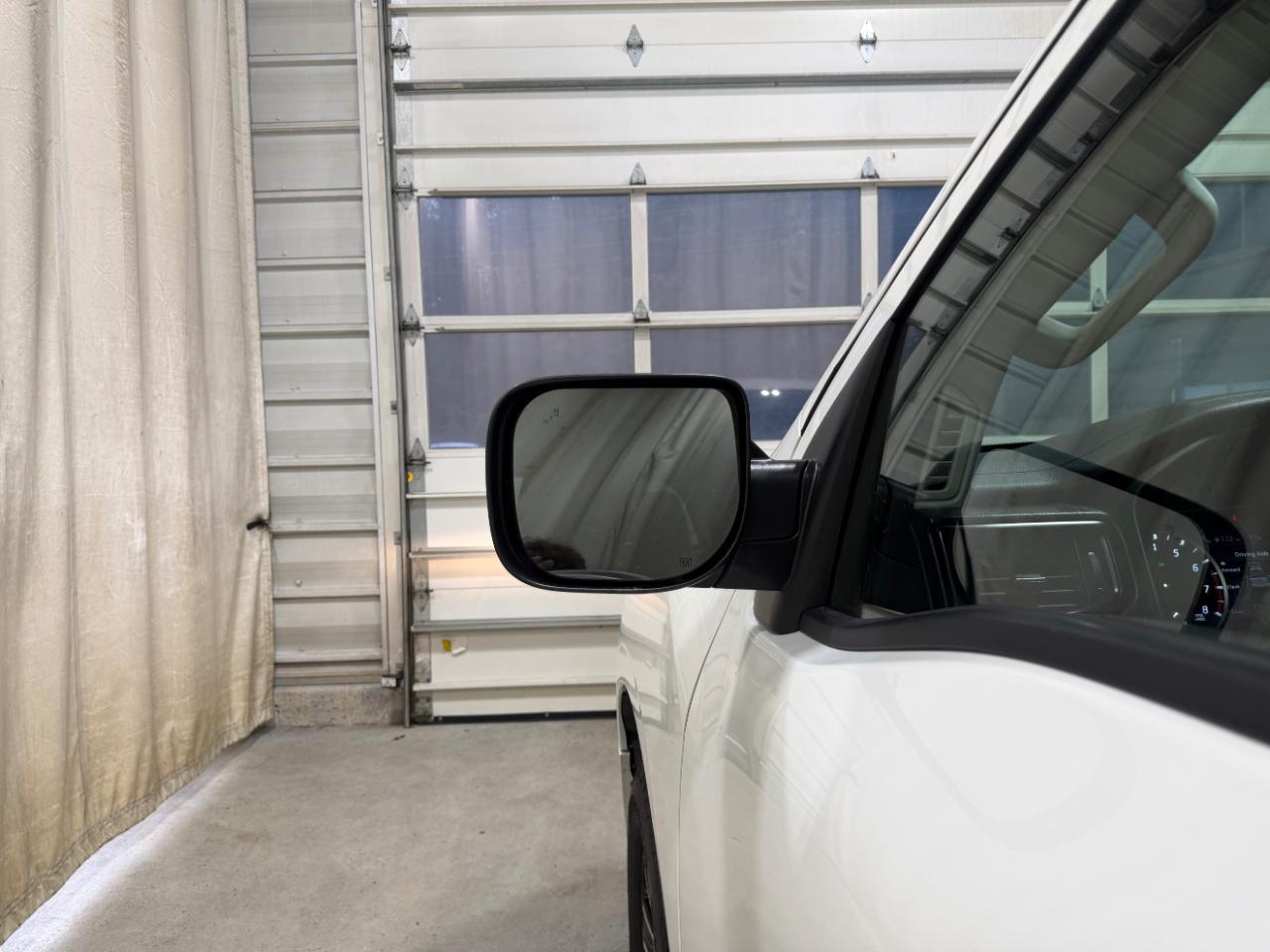 Nissan Titan 4x4 Crew Cab SV 2022