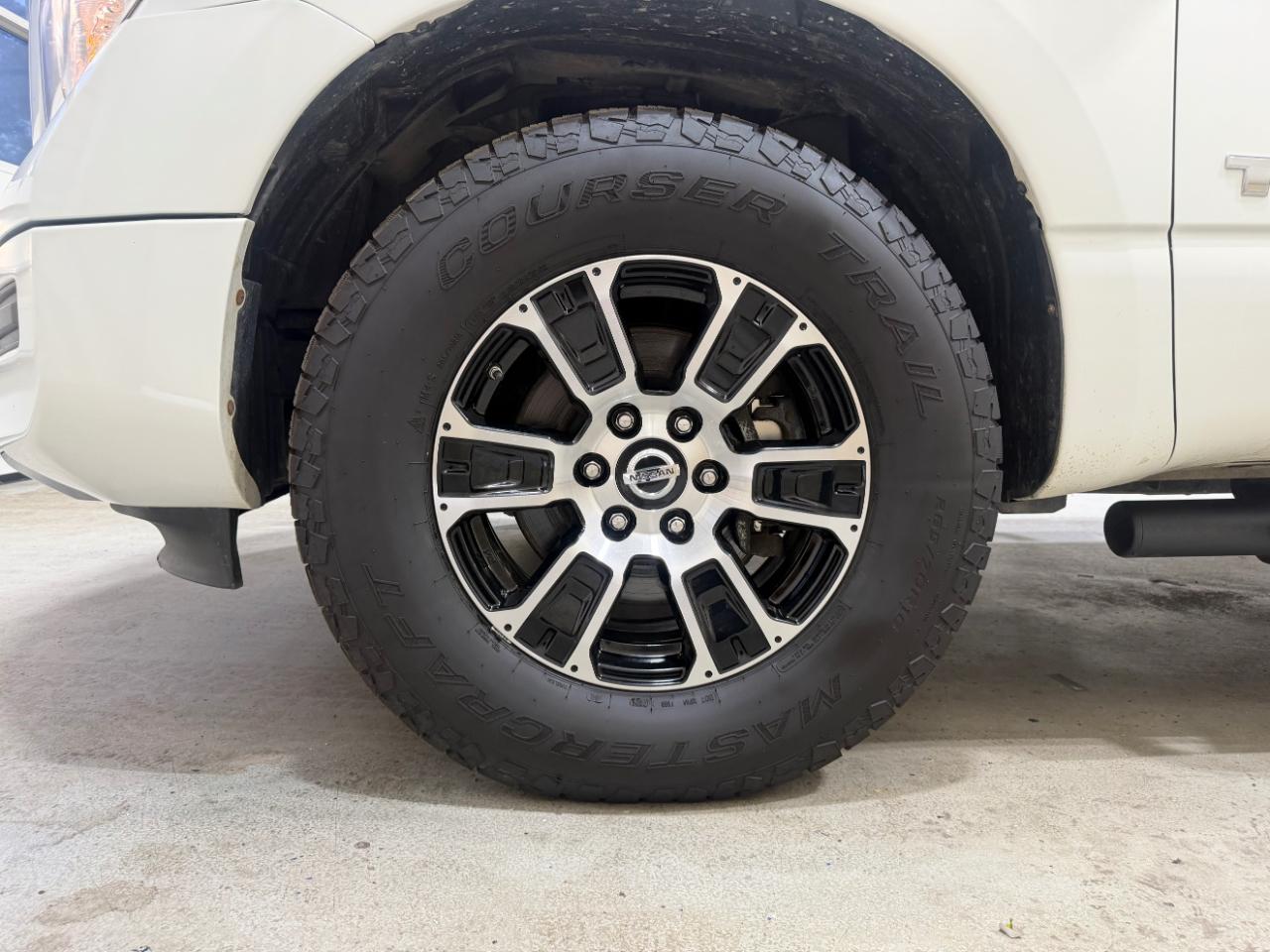 Nissan Titan 4x4 Crew Cab SV 2022