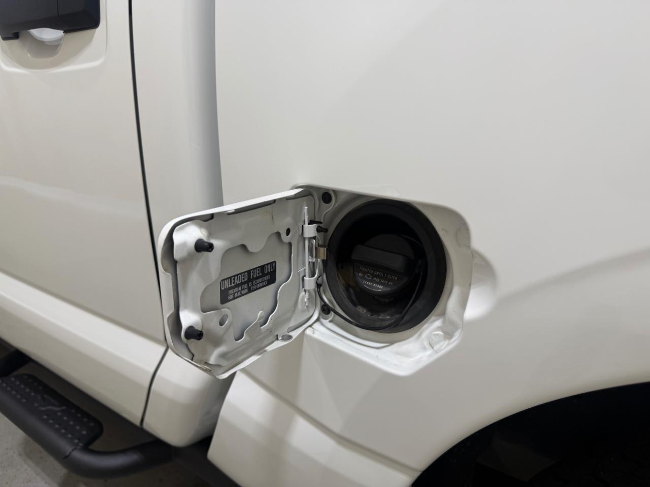 Nissan Titan 4x4 Crew Cab SV 2022
