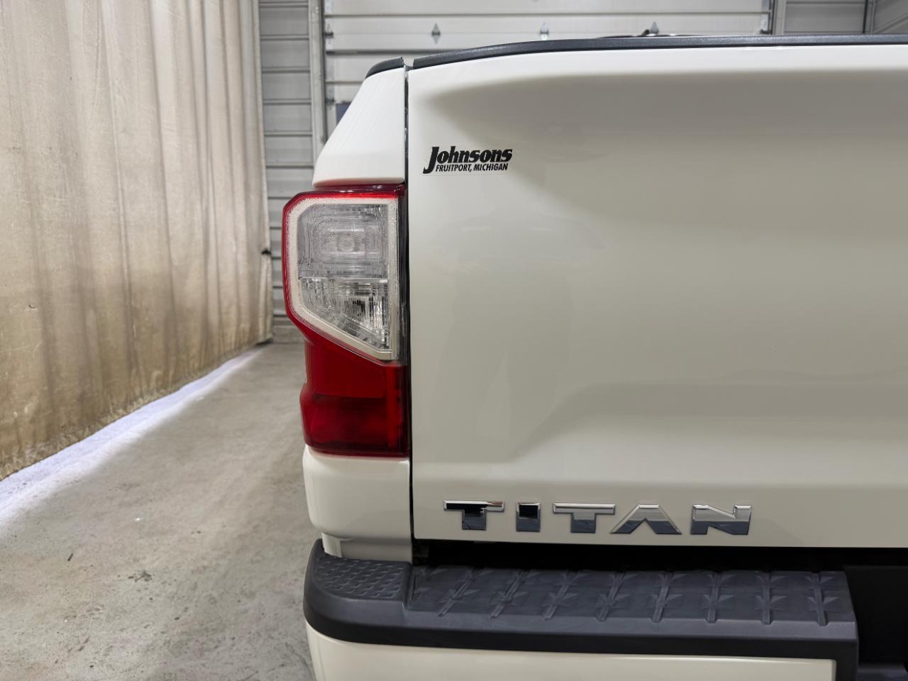 Nissan Titan 4x4 Crew Cab SV 2022