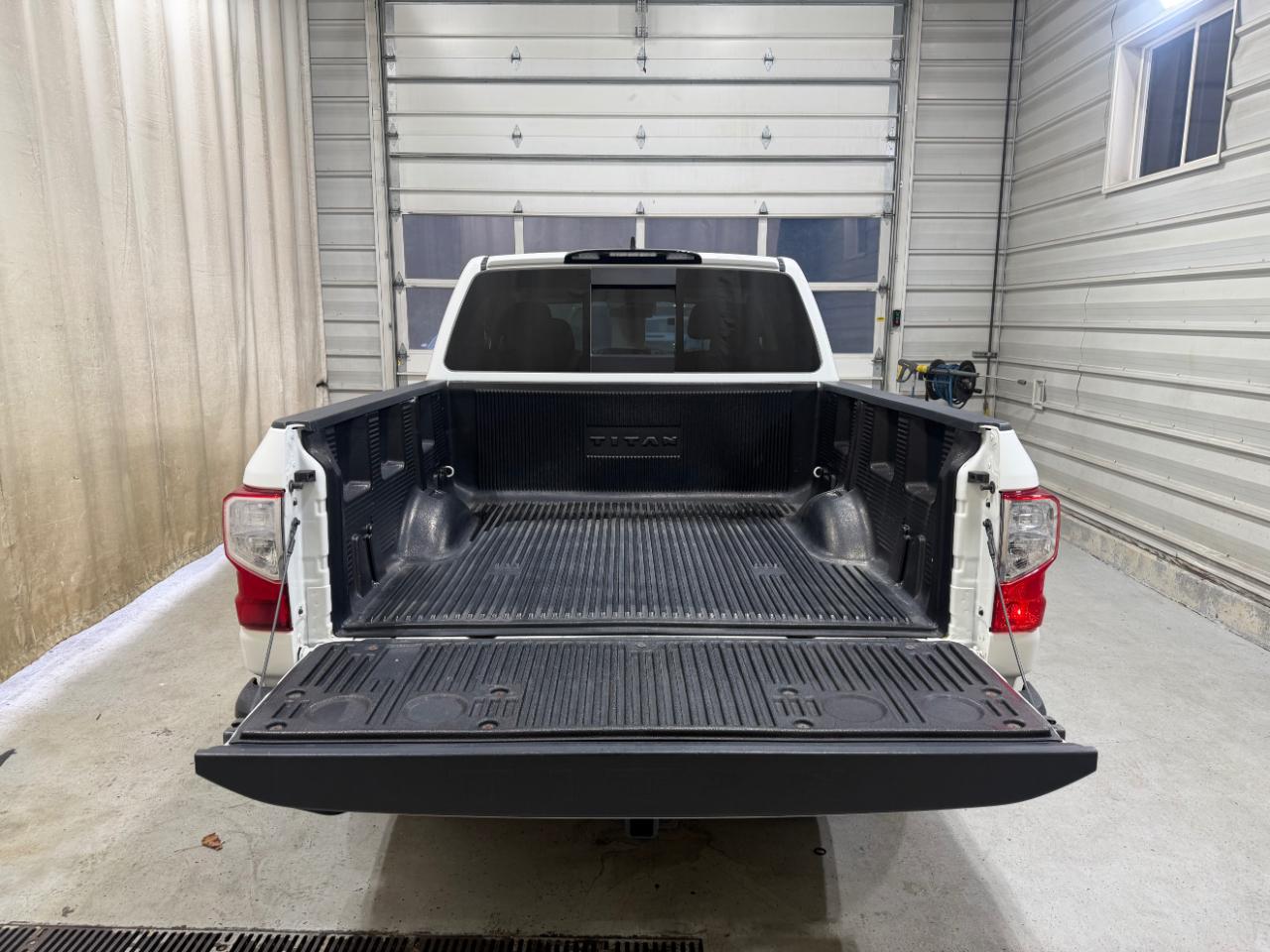 Nissan Titan 4x4 Crew Cab SV 2022