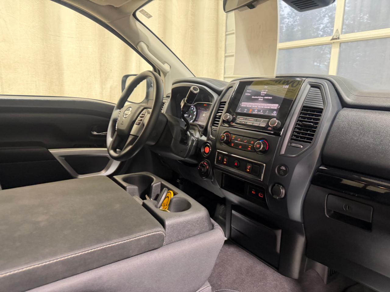 Nissan Titan 4x4 Crew Cab SV 2022