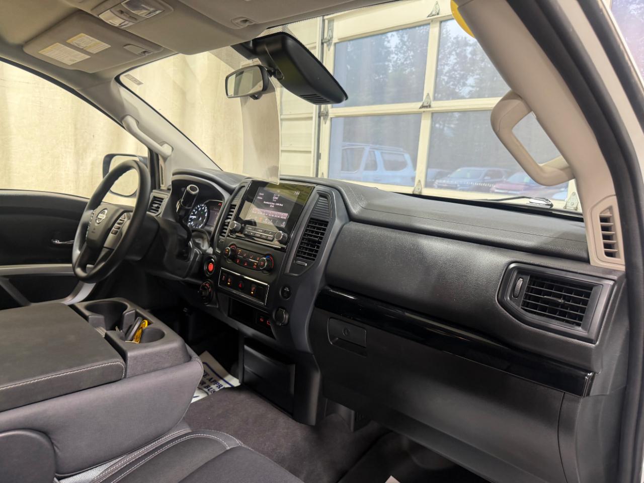 Nissan Titan 4x4 Crew Cab SV 2022