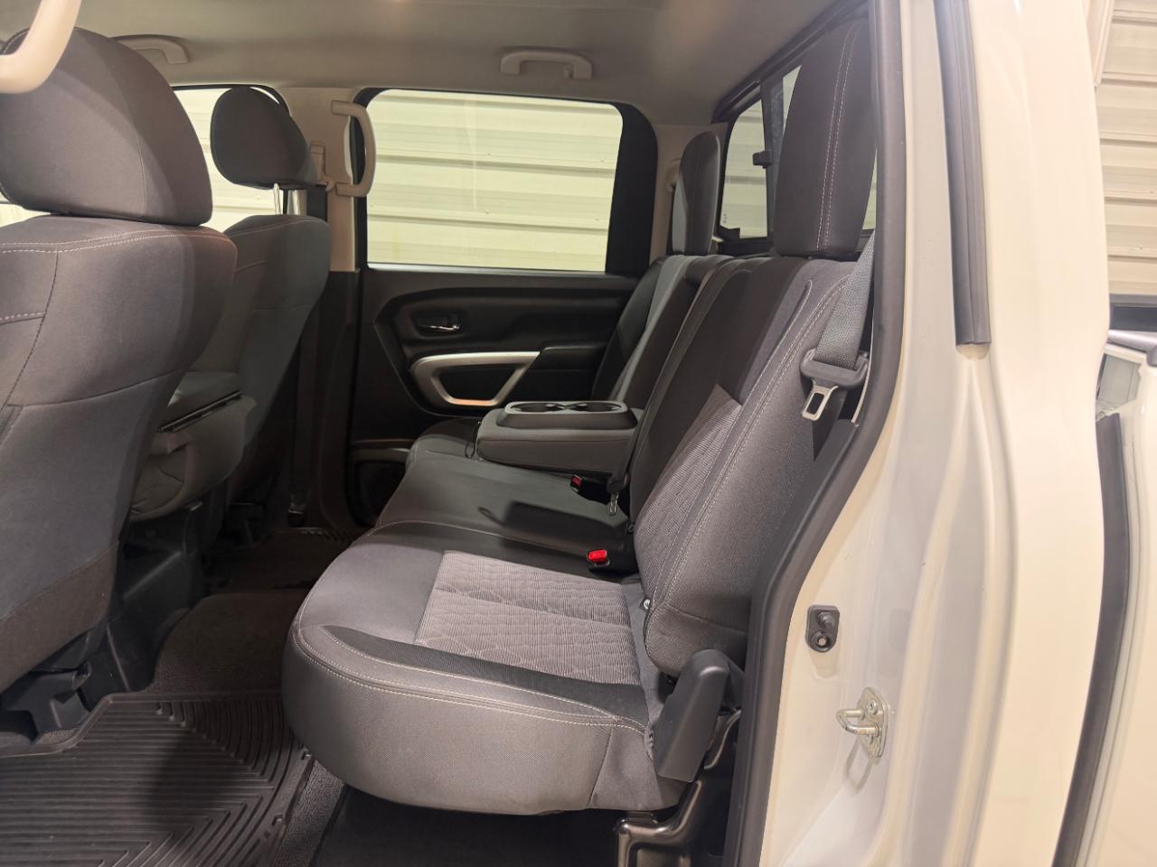 Nissan Titan 4x4 Crew Cab SV 2022