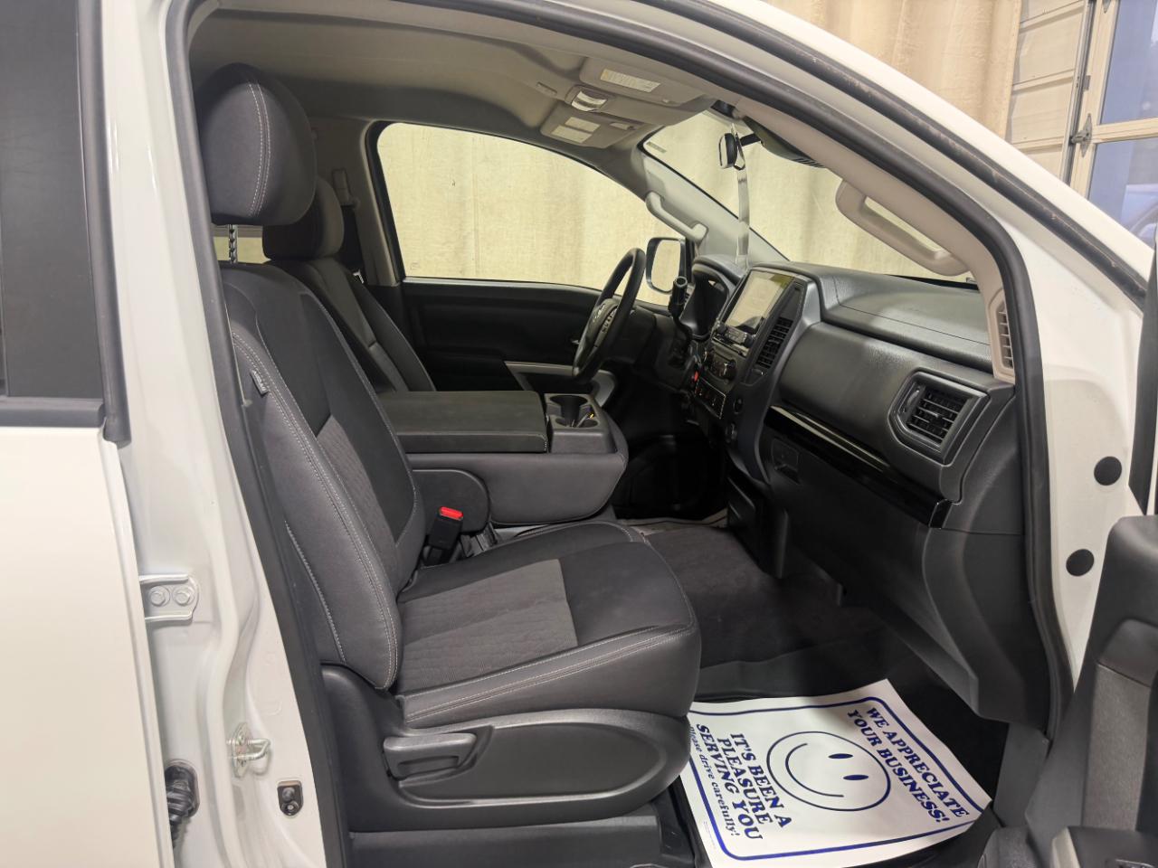 Nissan Titan 4x4 Crew Cab SV 2022
