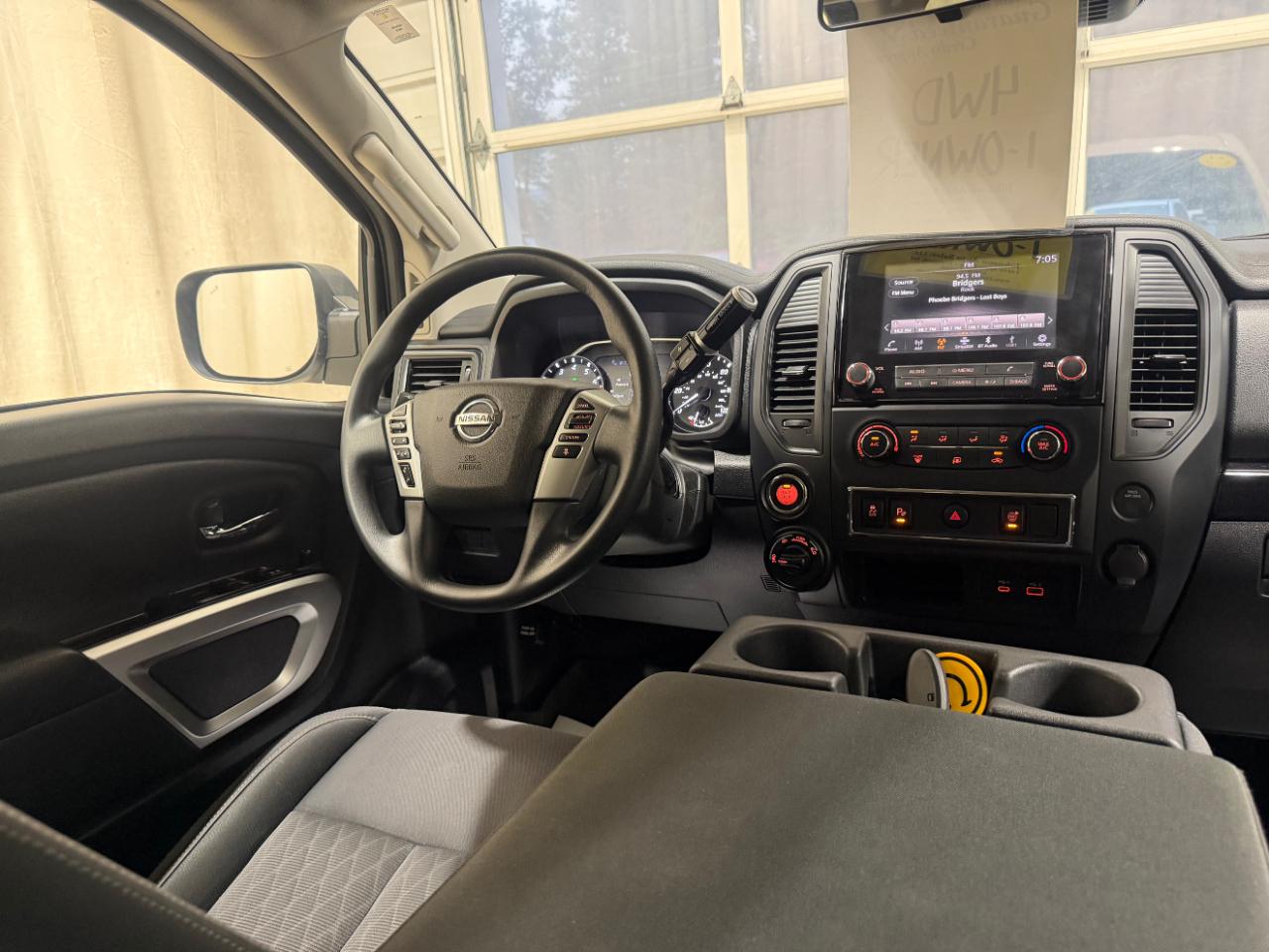 Nissan Titan 4x4 Crew Cab SV 2022