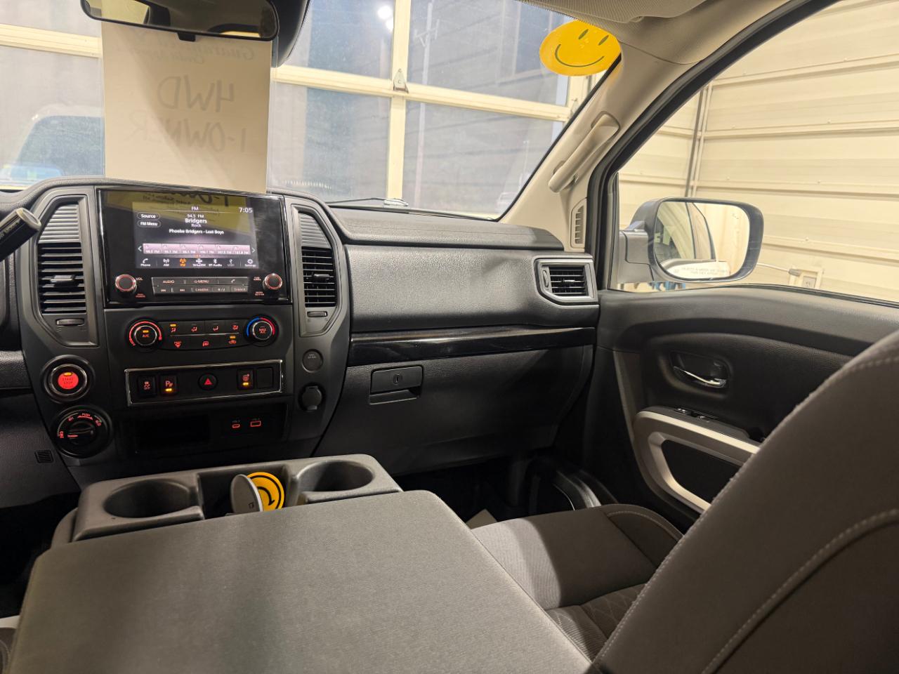 Nissan Titan 4x4 Crew Cab SV 2022
