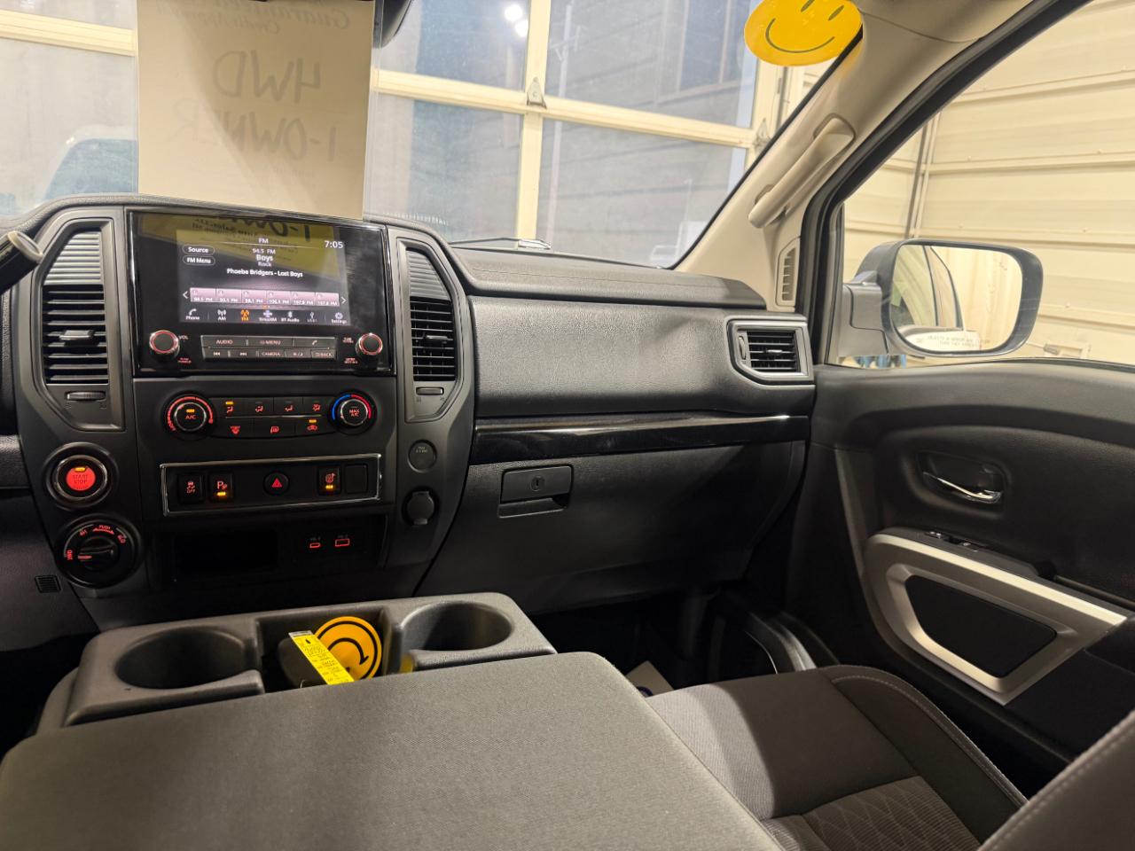 Nissan Titan 4x4 Crew Cab SV 2022