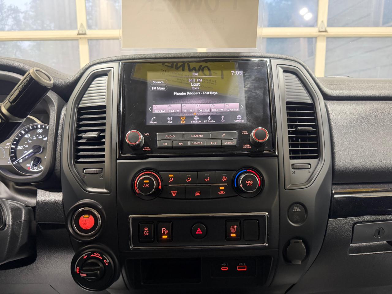 Nissan Titan 4x4 Crew Cab SV 2022