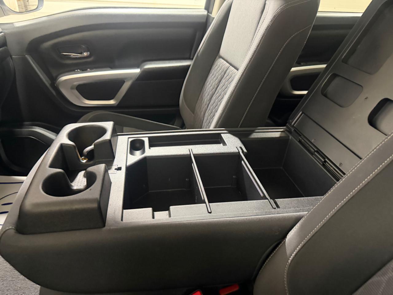 Nissan Titan 4x4 Crew Cab SV 2022