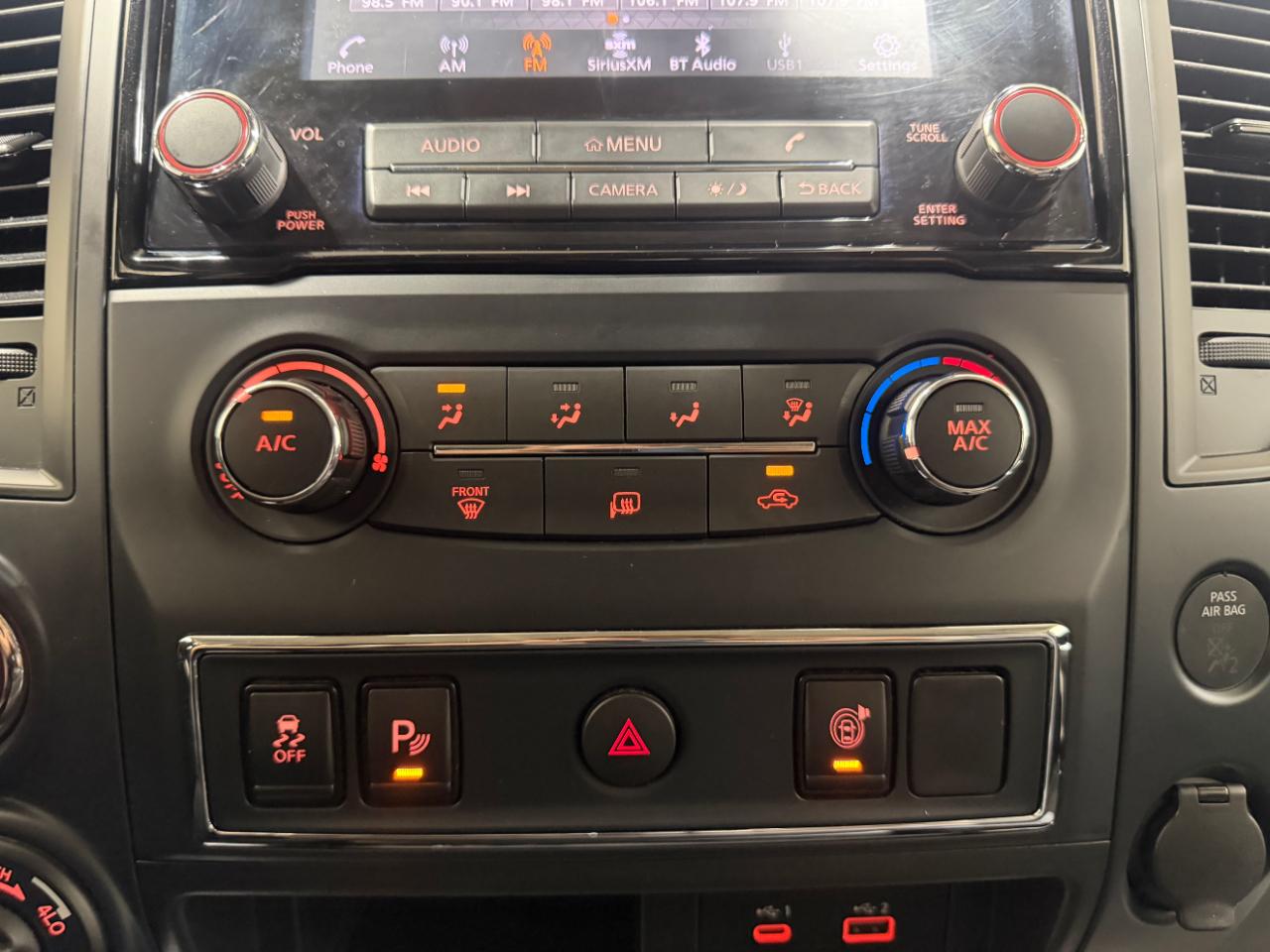 Nissan Titan 4x4 Crew Cab SV 2022