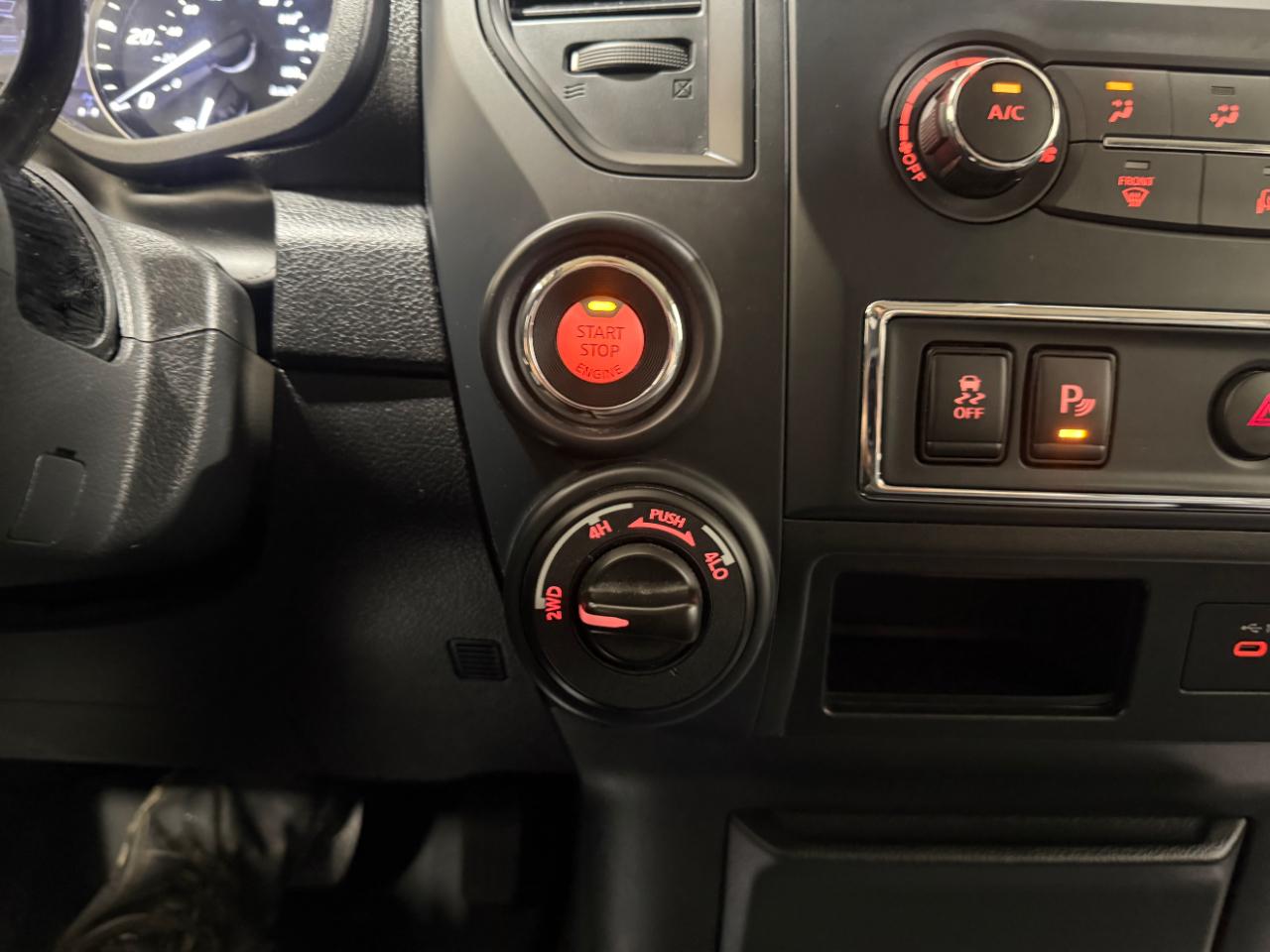 Nissan Titan 4x4 Crew Cab SV 2022