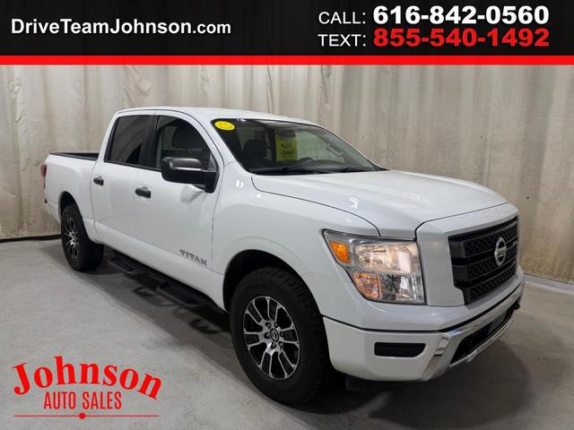 2022 Nissan Titan SV Crew Cab 4WD