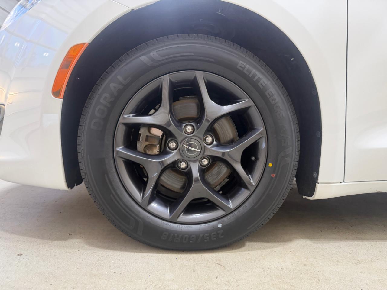 Chrysler Pacifica Touring L FWD 2019