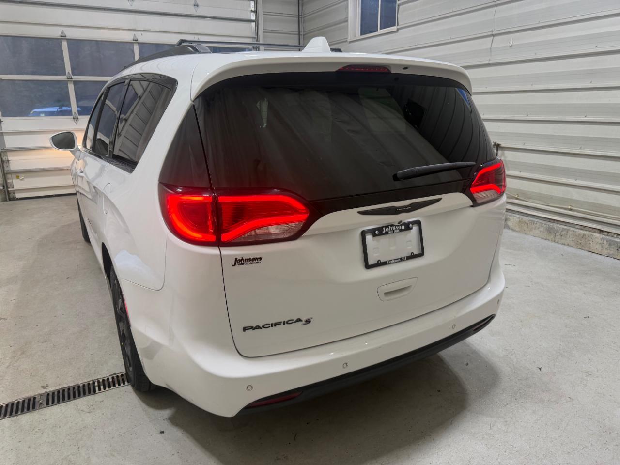 Chrysler Pacifica Touring L FWD 2019
