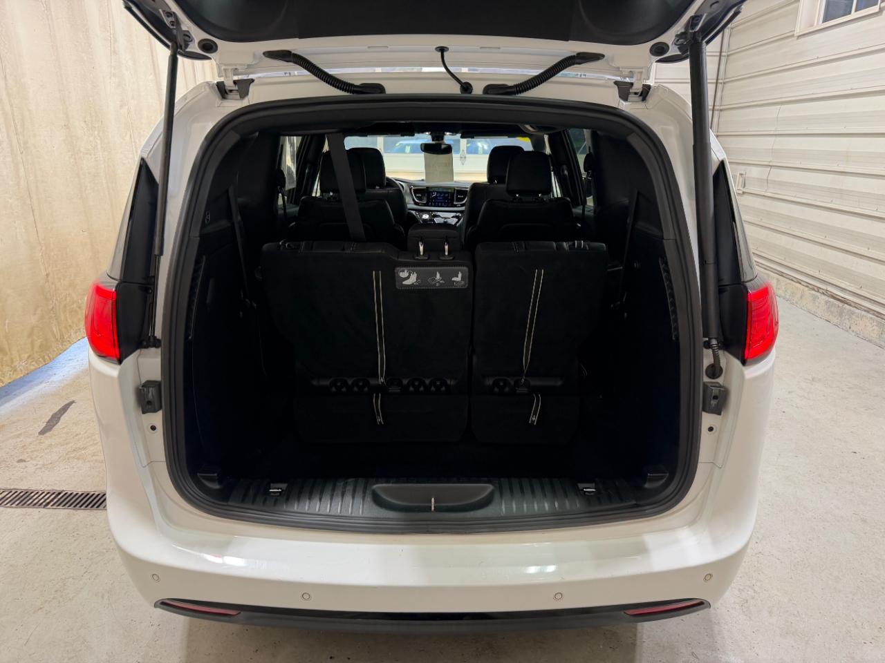 Chrysler Pacifica Touring L FWD 2019