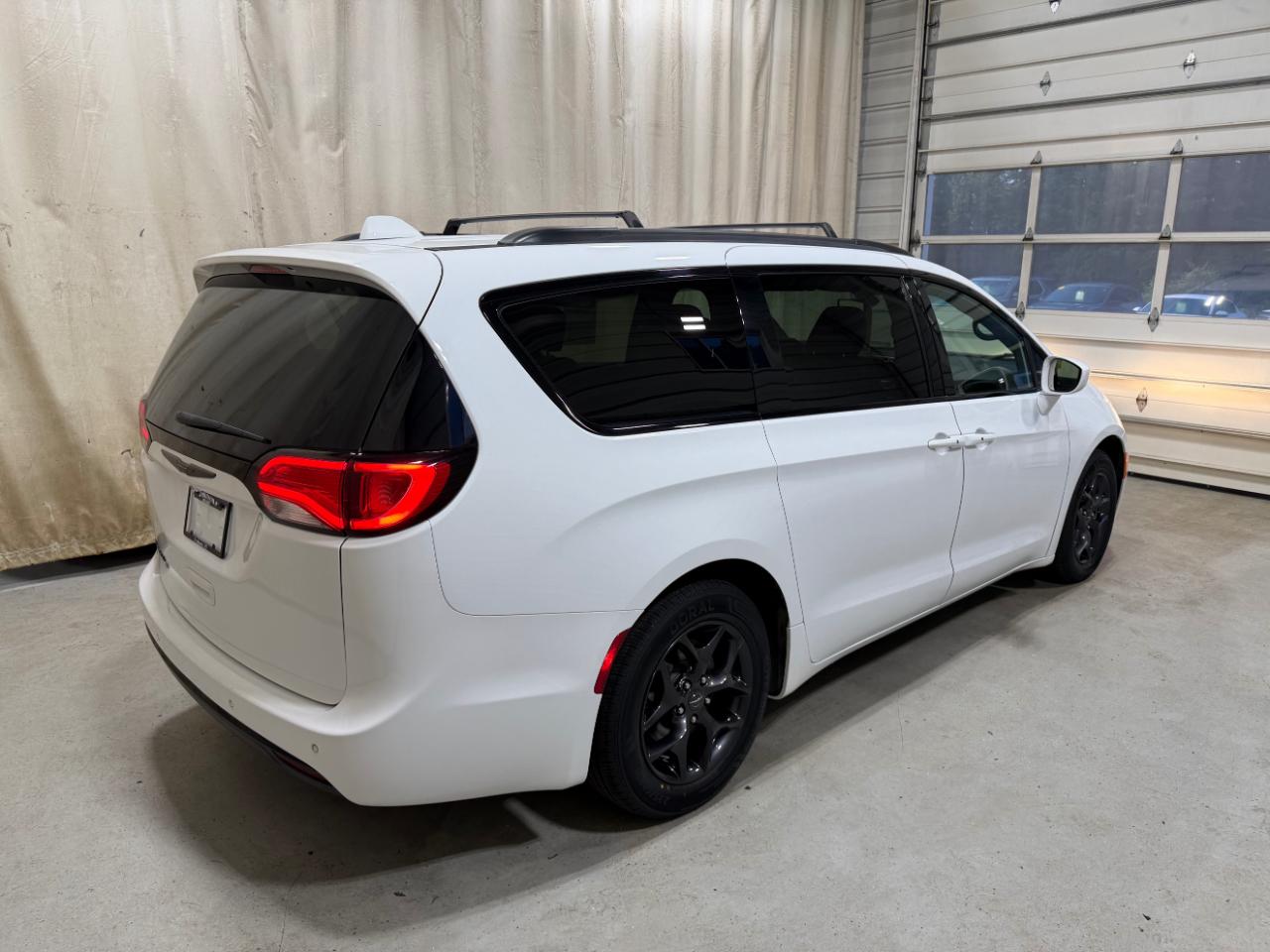 Chrysler Pacifica Touring L FWD 2019