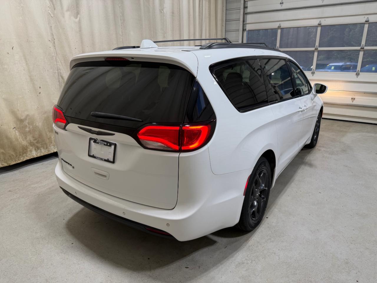 Chrysler Pacifica Touring L FWD 2019