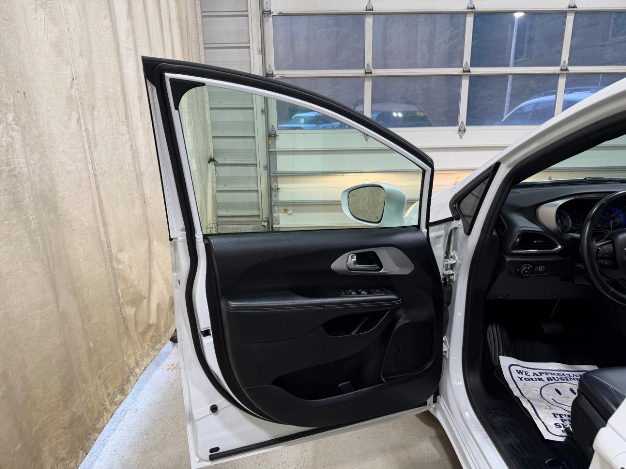 Chrysler Pacifica Touring L FWD 2019