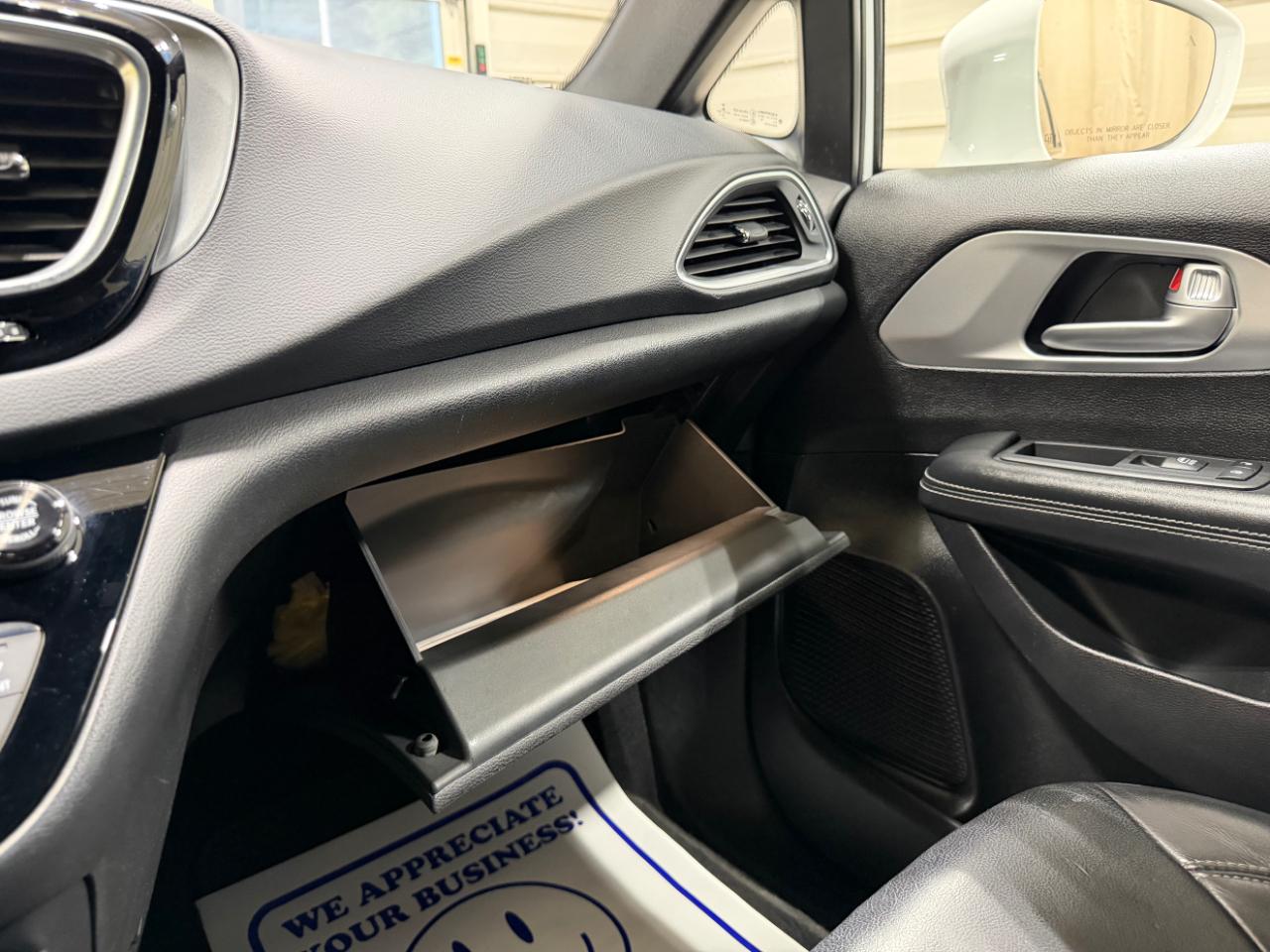 Chrysler Pacifica Touring L FWD 2019