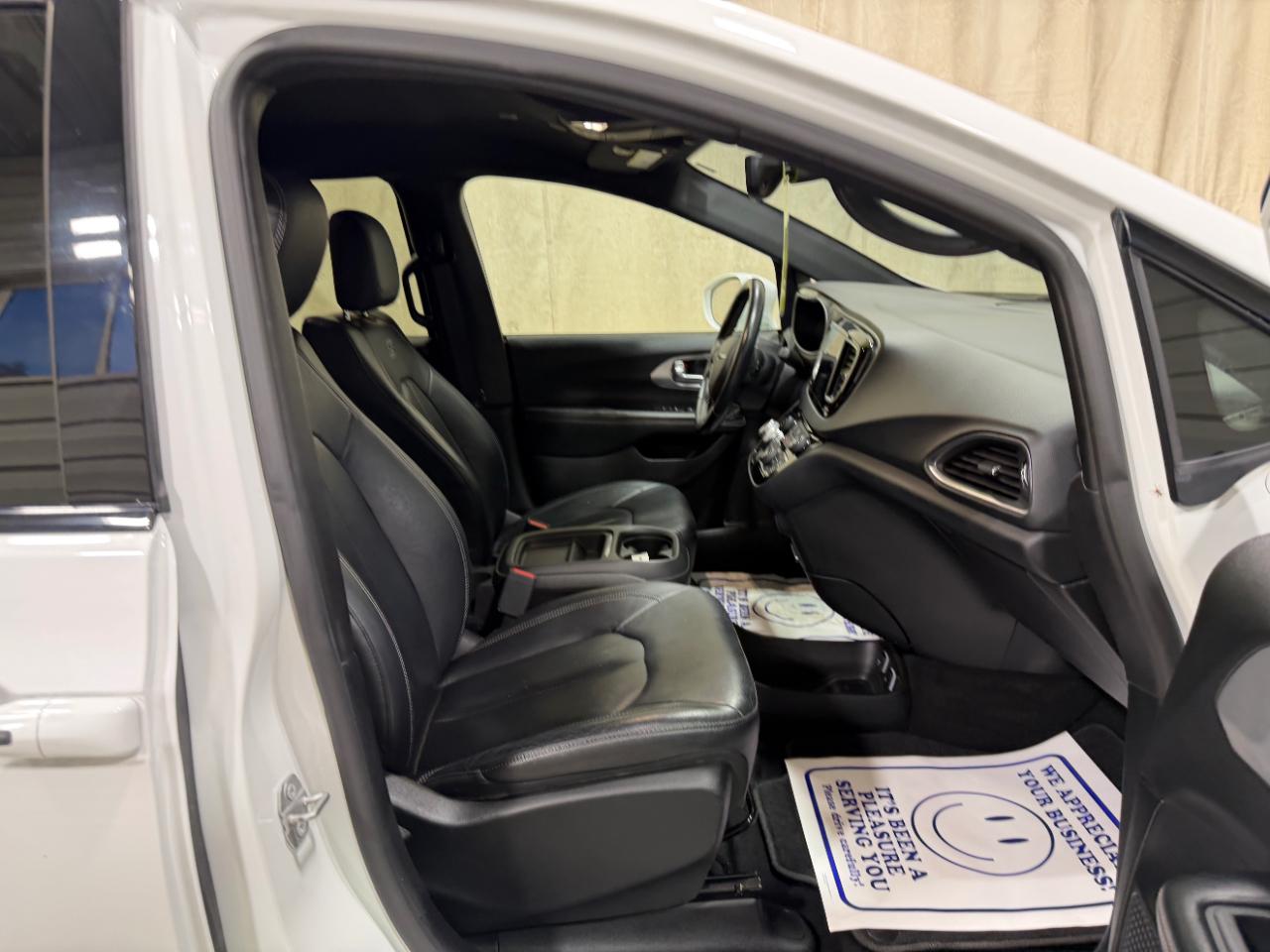 Chrysler Pacifica Touring L FWD 2019