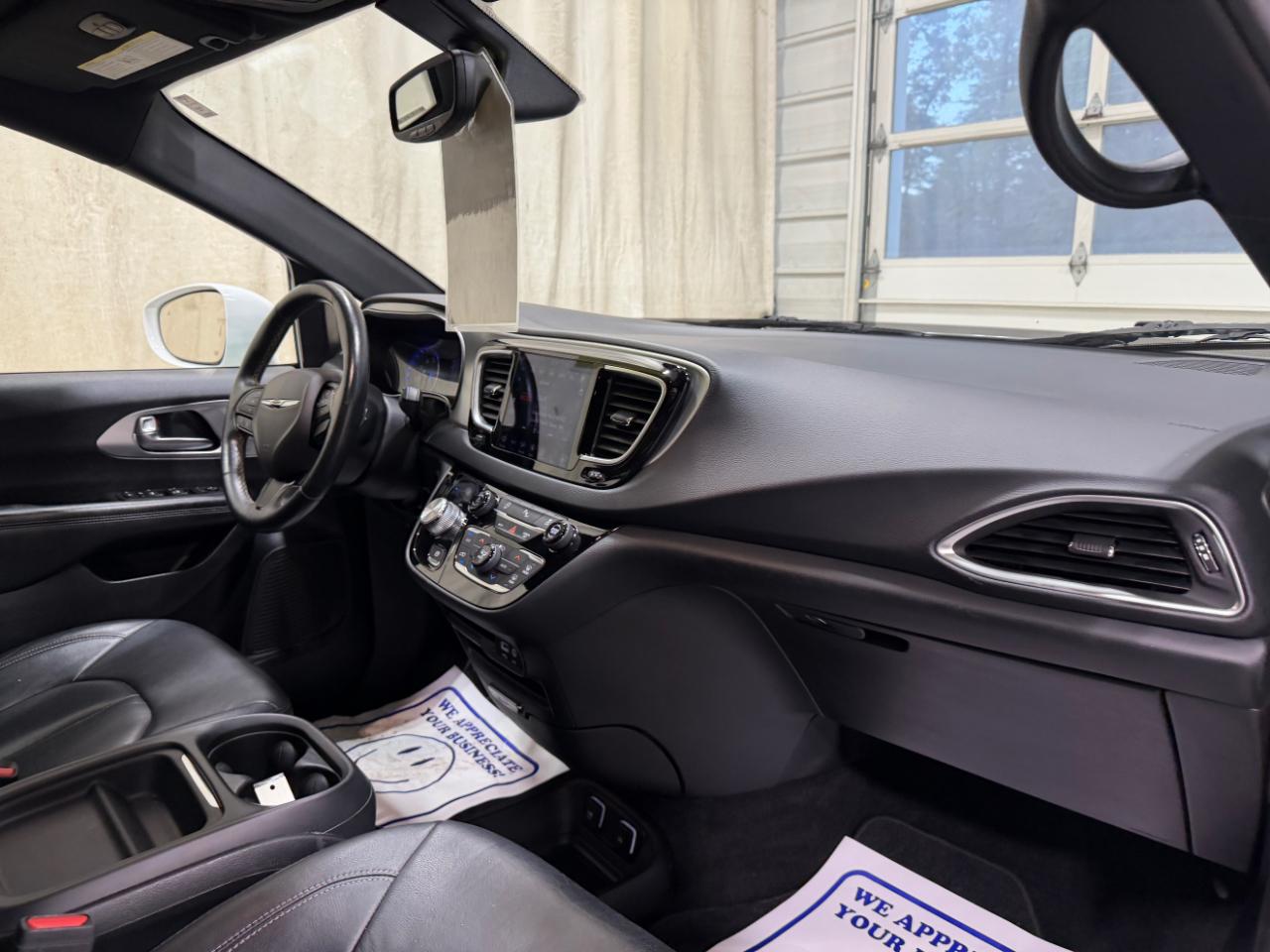 Chrysler Pacifica Touring L FWD 2019