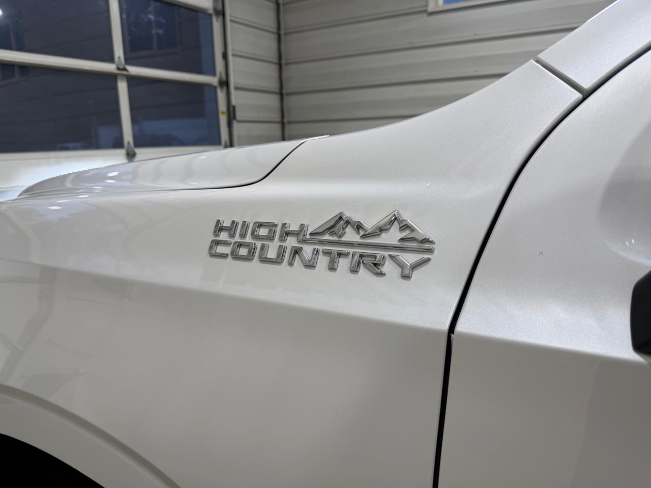 Chevrolet Suburban 4WD 4dr High Country 2021