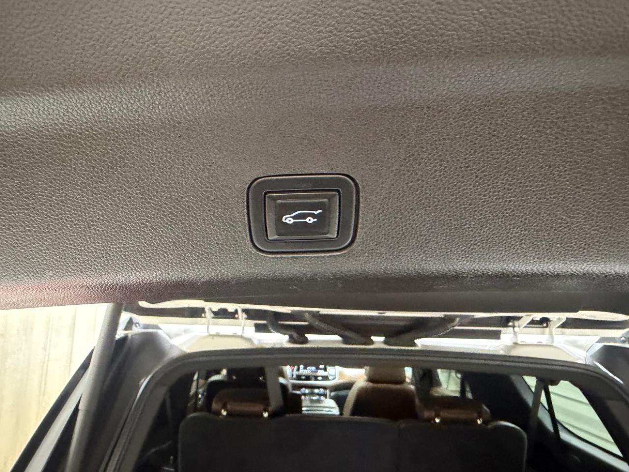 Chevrolet Suburban 4WD 4dr High Country 2021