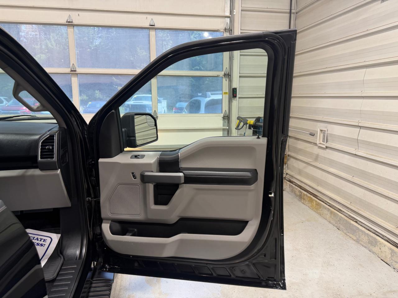 Ford F-150 4WD SuperCrew 145" XLT 2016