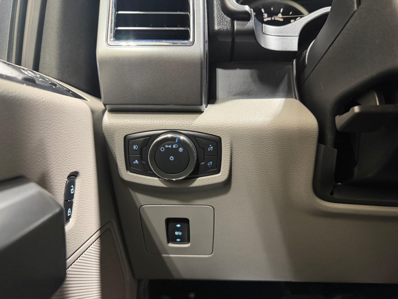 Ford F-150 4WD SuperCrew 145" XLT 2016
