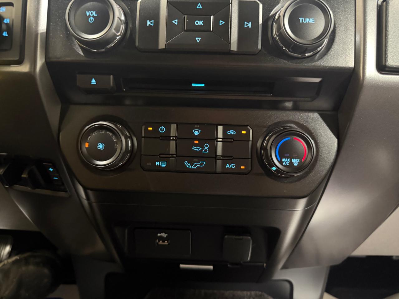 Ford F-150 4WD SuperCrew 145" XLT 2016