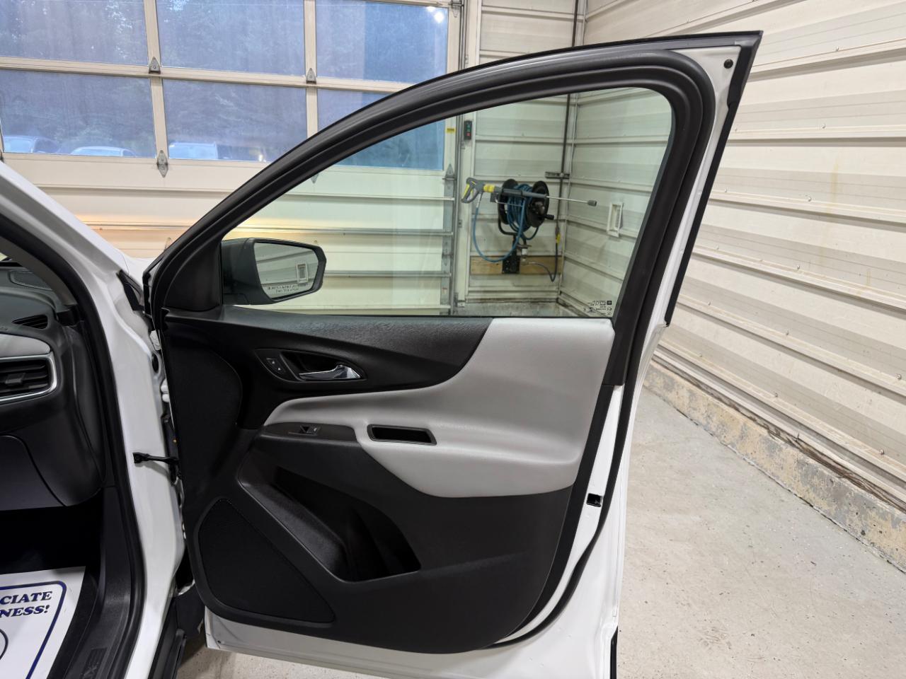 Chevrolet Equinox FWD 4dr LS w/1FL 2021