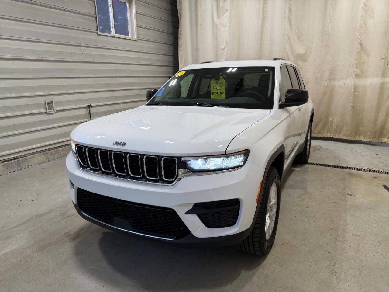 Jeep Grand Cherokee Laredo 4x4 2023