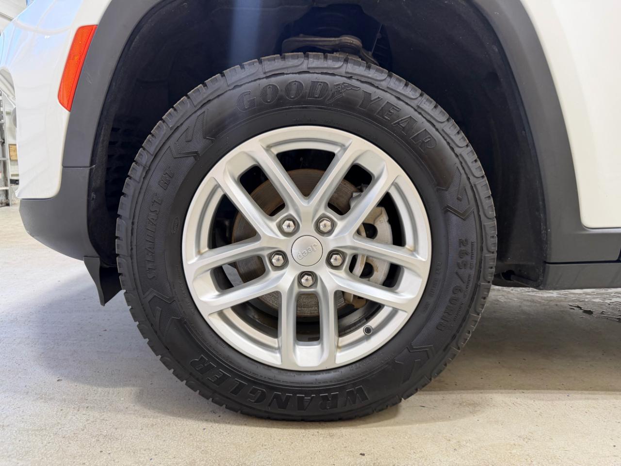 Jeep Grand Cherokee Laredo 4x4 2023