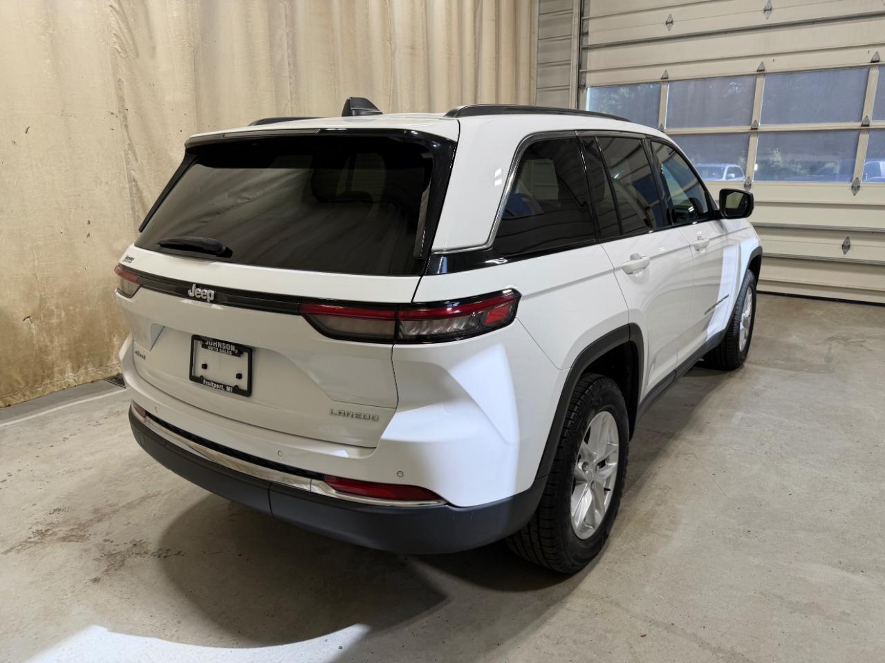 Jeep Grand Cherokee Laredo 4x4 2023