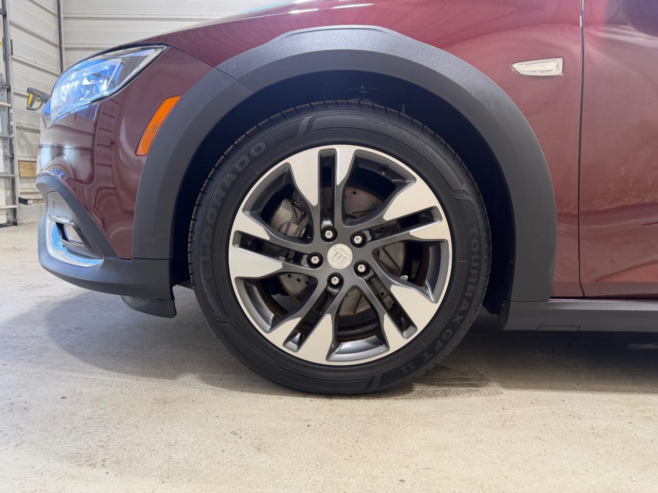 Buick Regal TourX 5dr Wgn Essence AWD 2018