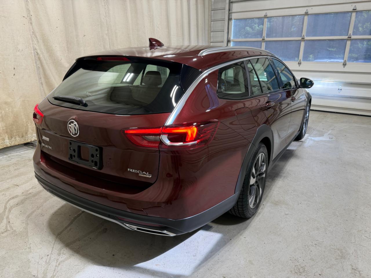 Buick Regal TourX 5dr Wgn Essence AWD 2018