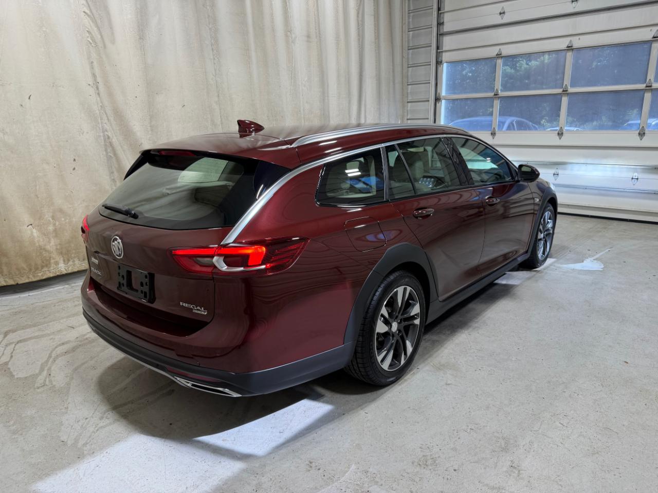 Buick Regal TourX 5dr Wgn Essence AWD 2018