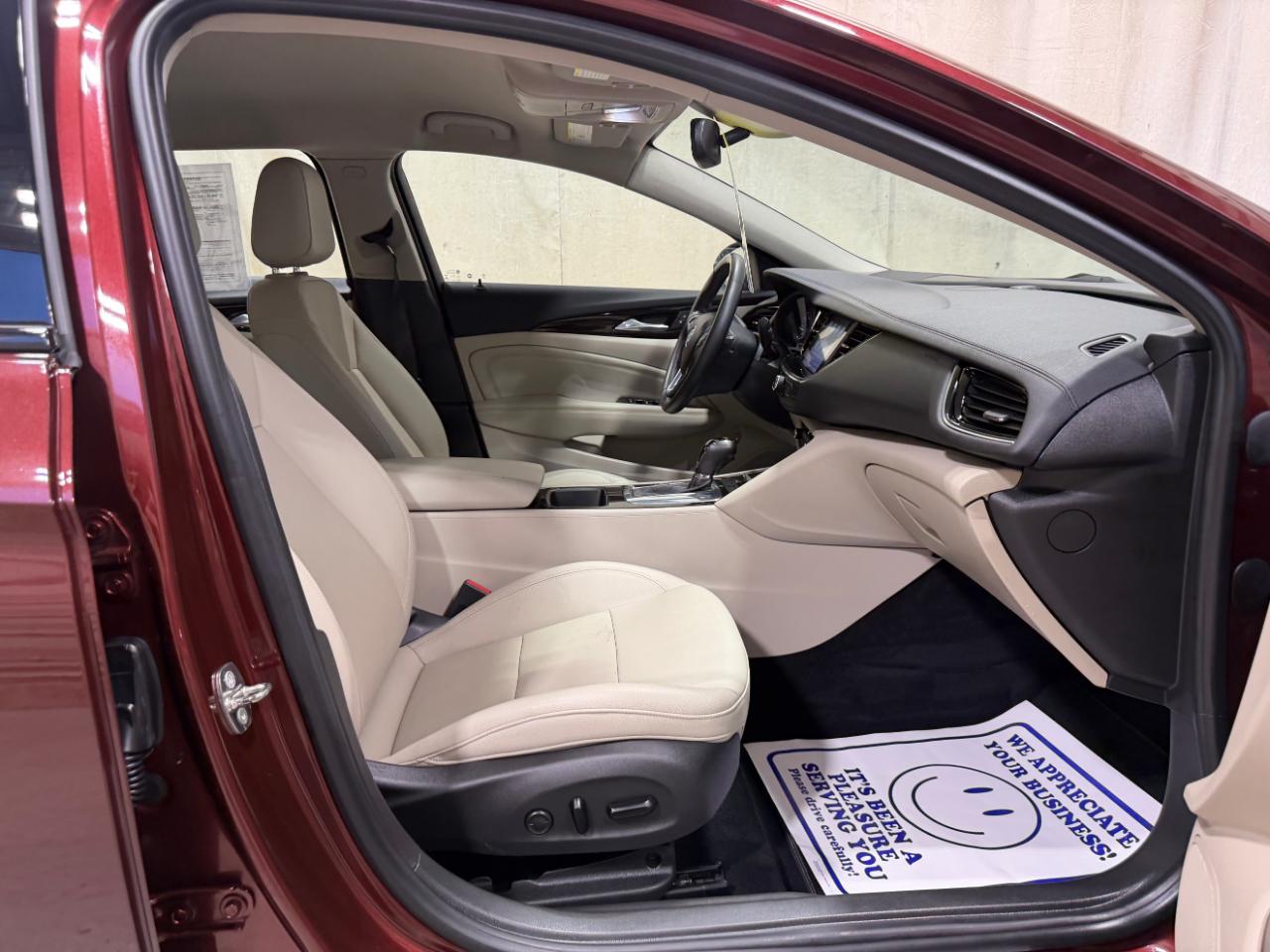 Buick Regal TourX 5dr Wgn Essence AWD 2018