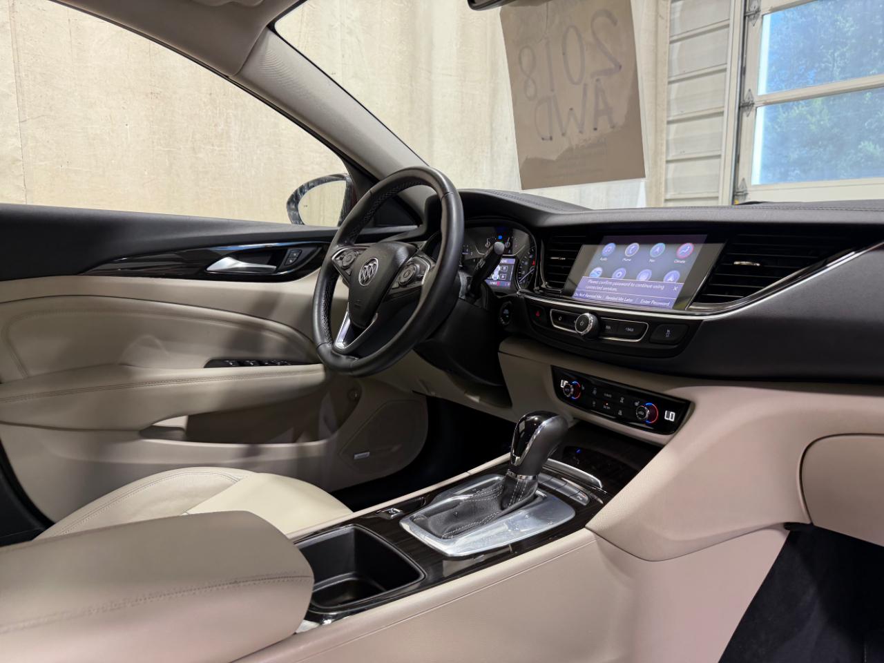 Buick Regal TourX 5dr Wgn Essence AWD 2018