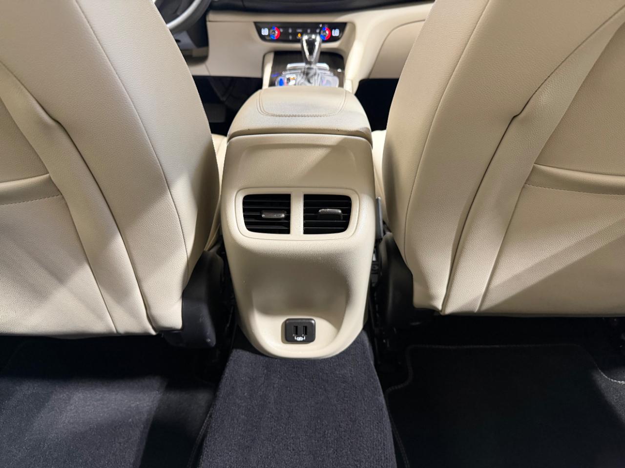 Buick Regal TourX 5dr Wgn Essence AWD 2018