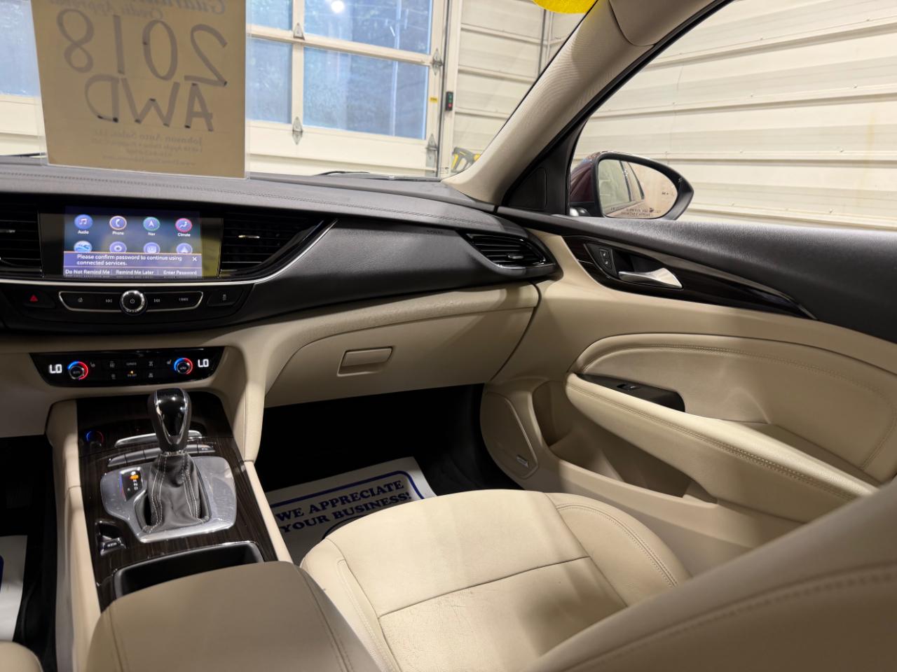 Buick Regal TourX 5dr Wgn Essence AWD 2018