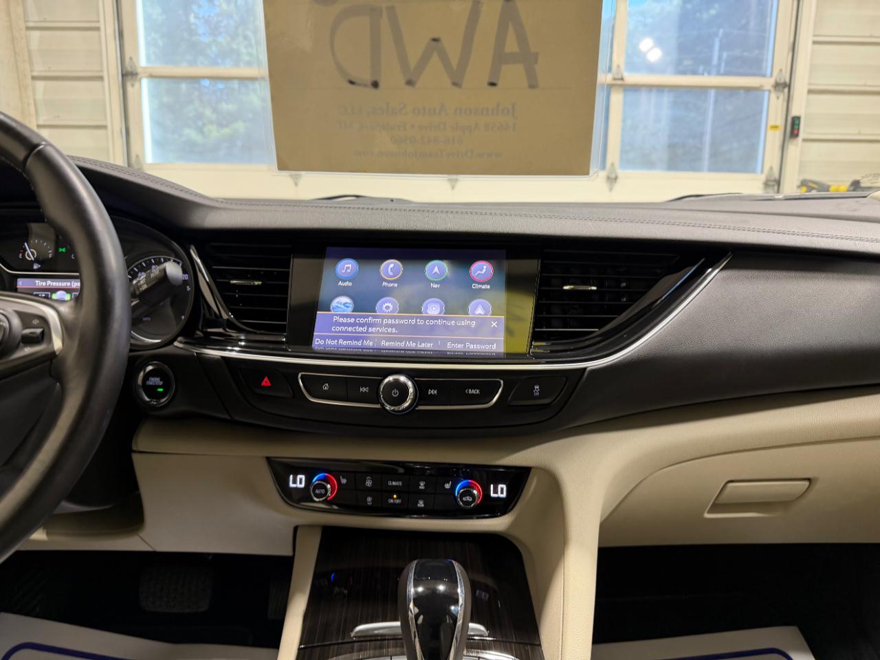Buick Regal TourX 5dr Wgn Essence AWD 2018