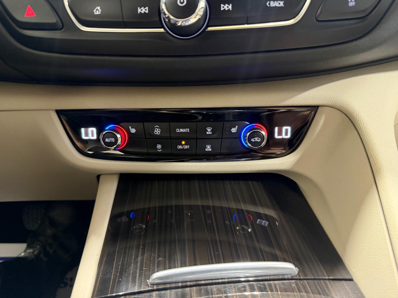 Buick Regal TourX 5dr Wgn Essence AWD 2018