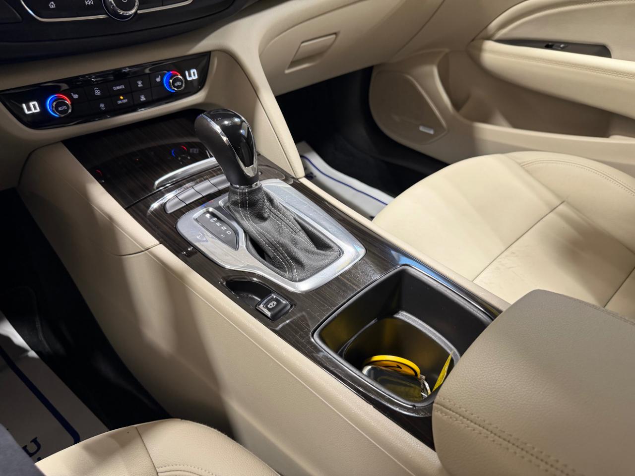 Buick Regal TourX 5dr Wgn Essence AWD 2018