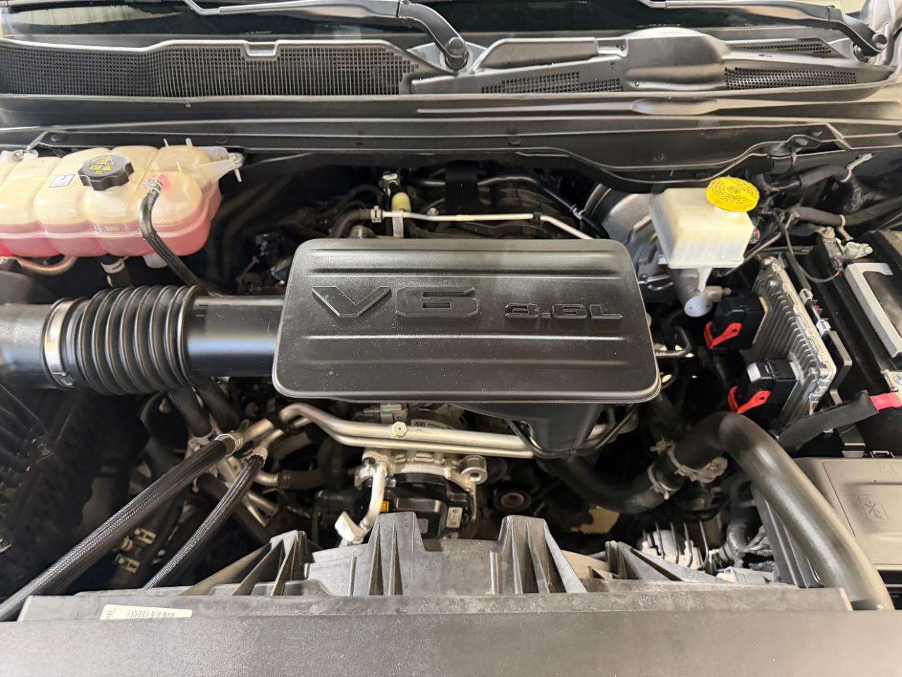 RAM 1500 Tradesman 4x4 Quad Cab 6'4" Box 2023