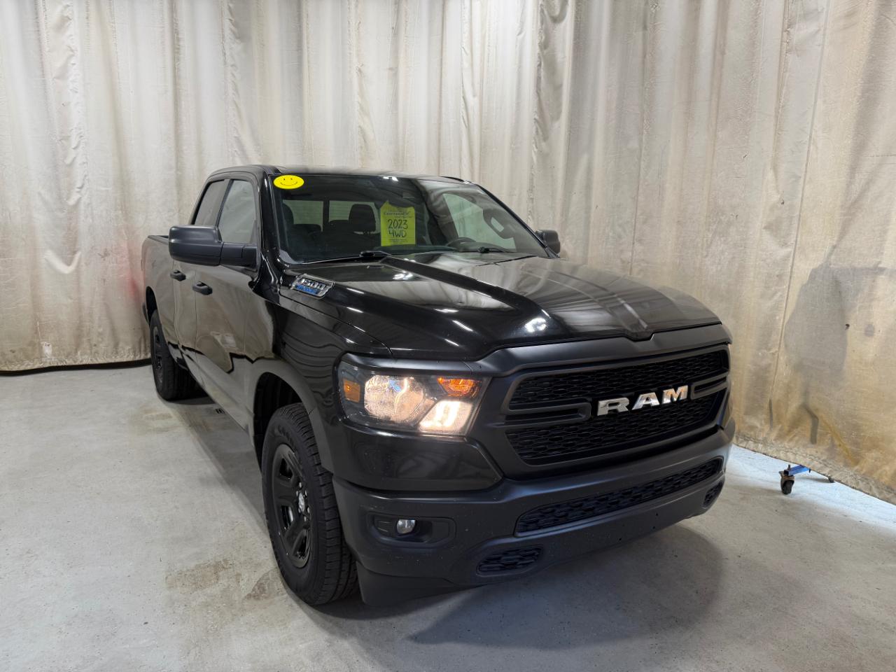 RAM 1500 Tradesman 4x4 Quad Cab 6'4" Box 2023